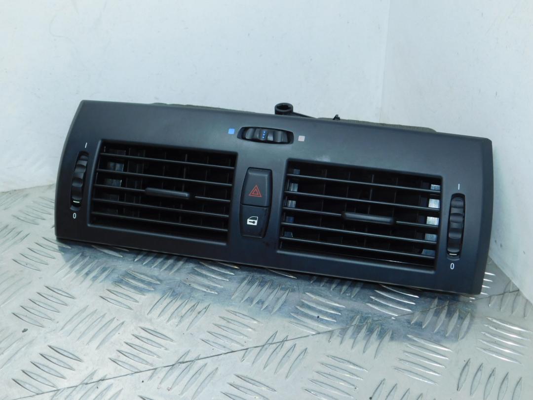 дефлектор обдува салона BMW X3 E83 2005, 3.0 л., M54 B30 (306S3), бензин, АКПП, внедорожник 5 дв., правый руль, 3400074, 64223400074 - фото №1