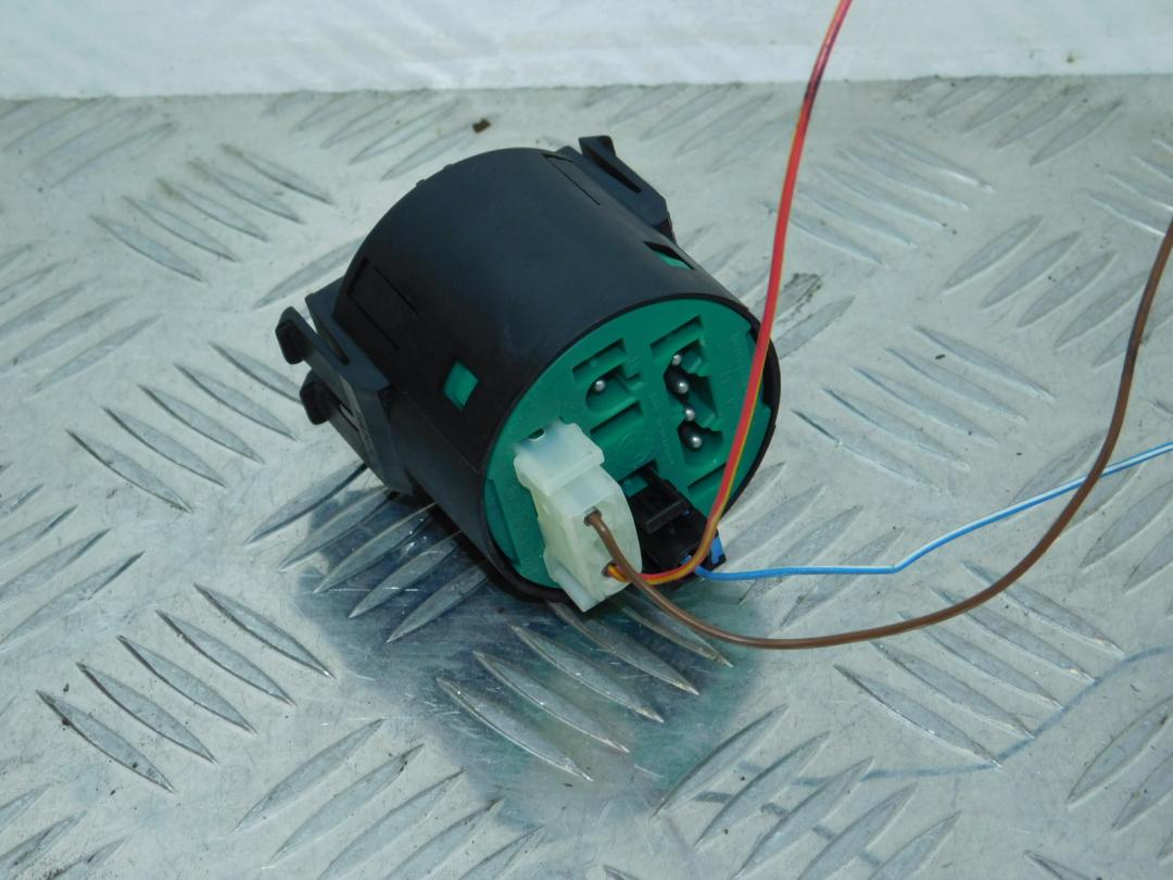 сигнал (клаксон) BMW X3 E83 2005, 3.0 л., бензин, серый, внедорожник 5 дв., 8360995, 65818360995 - фото №1