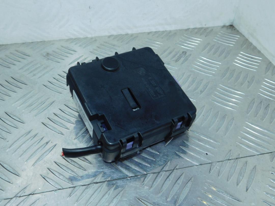 блок предохранителей BMW X3 E83 2005, 3.0 л., бензин, серый, внедорожник 5 дв., 6928944 - фото №1