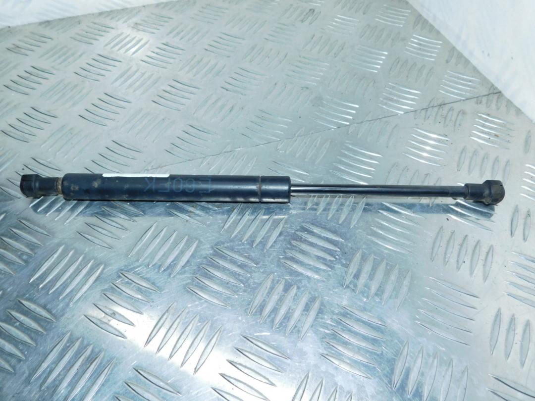 амортизатор капота BMW 5 серия E60/E61 2004, 3.0 л., M57 D30 (306D2), дизель, АКПП, седан, правый руль, 7008745, 51237008745 - фото №1