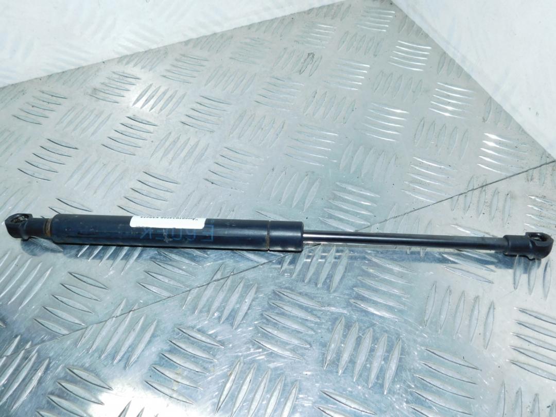 амортизатор капота BMW 5 серия E60/E61 2004, 3.0 л., M57 D30 (306D2), дизель, АКПП, седан, правый руль, 7008745, 51237008745 - фото №1