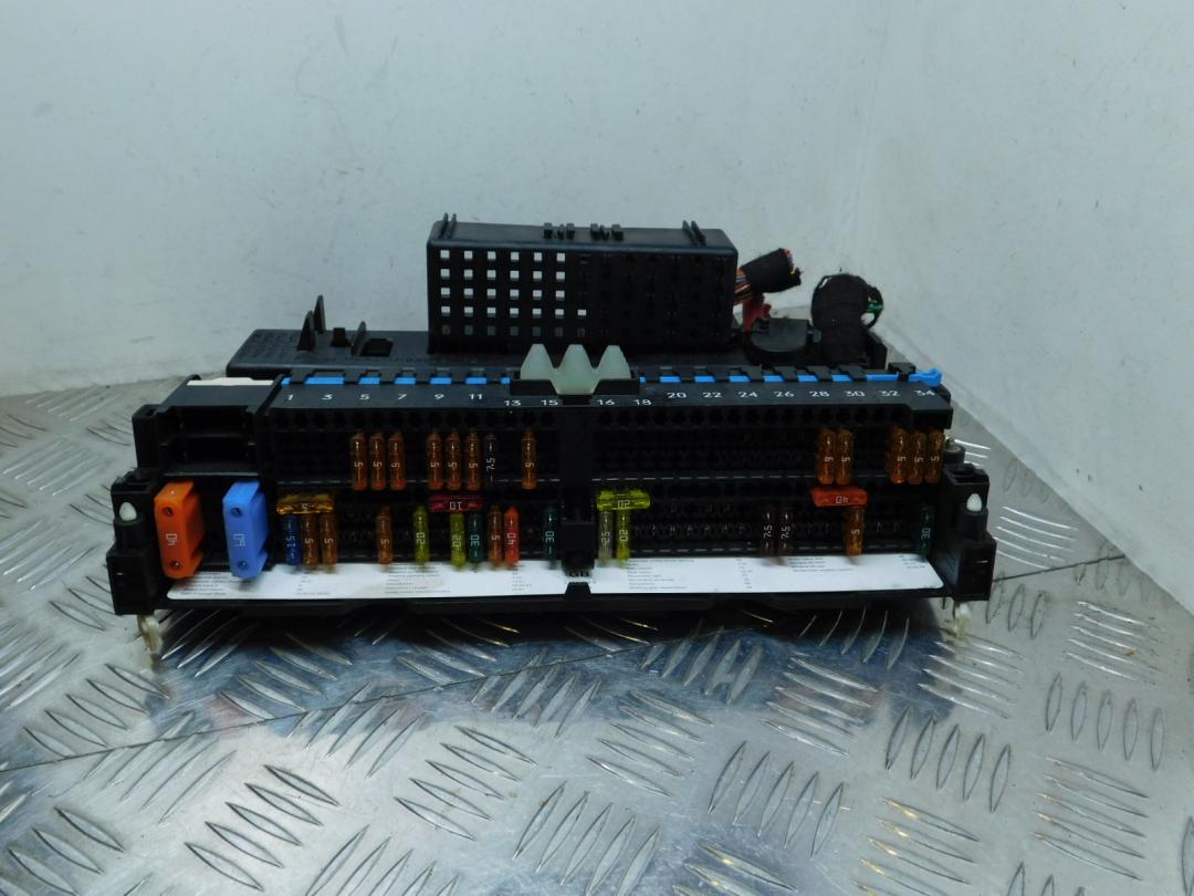 блок предохранителей BMW X3 E83 2005, 3.0 л., бензин, серый, внедорожник 5 дв., 8364542 - фото №1