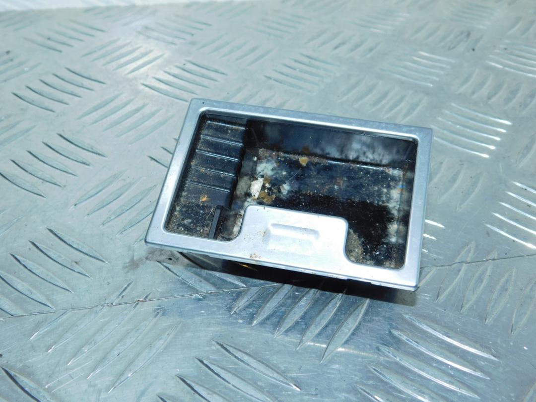 пепельница BMW 5 серия E60/E61 2005, 2.5 л., N52 B25, бензин, АКПП, titangrau (a36), седан, задний привод, правый руль, 7034098, 51167034098 - фото №1