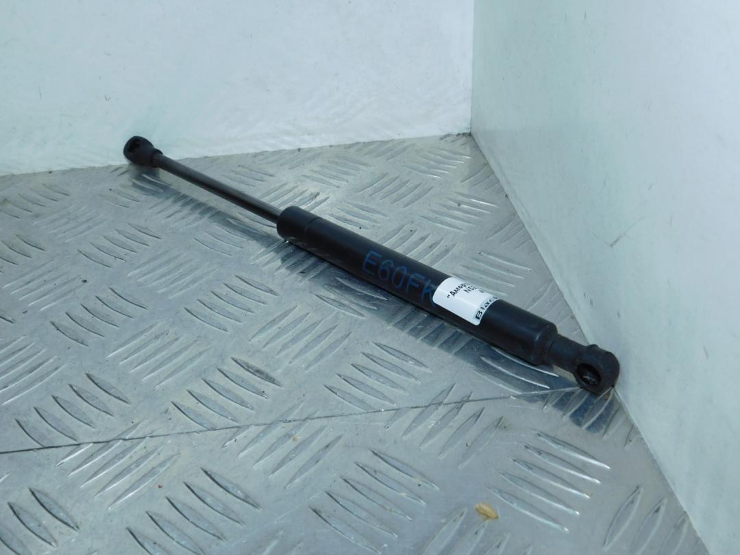 амортизатор капота BMW 5 серия E60/E61 2005, 2.5 л., N52 B25, бензин, АКПП, titangrau (a36), седан, задний привод, правый руль, 7008745, 51237008745 - фото №1