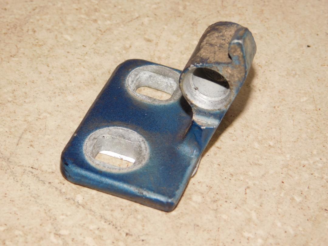 петля двери Land Rover Range Rover 3 поколение 2003, 3.0 л., дизель, АКПП, синий, полный привод, правый руль, 7025449 - фото №1