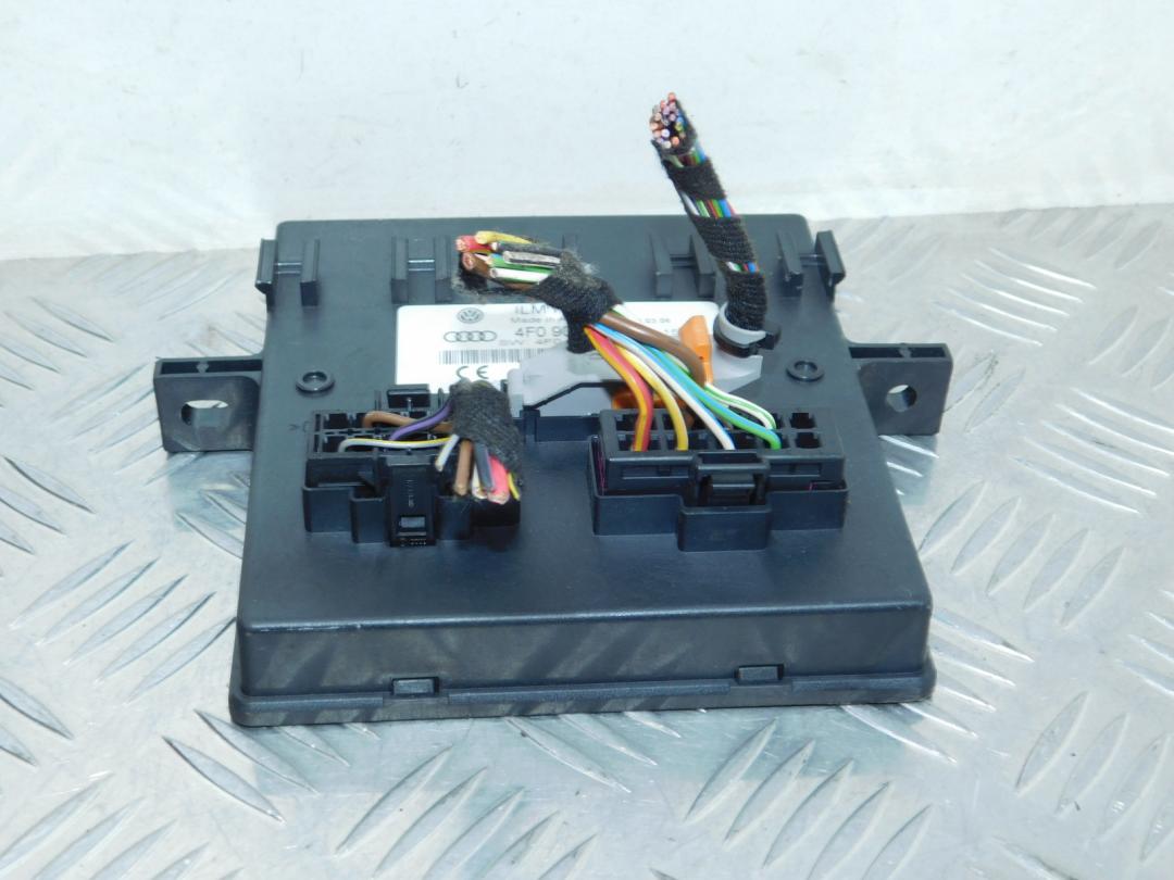 блок комфорта Audi A6 4F/C6 2006, синий, седан, 4F0907279B - фото №1