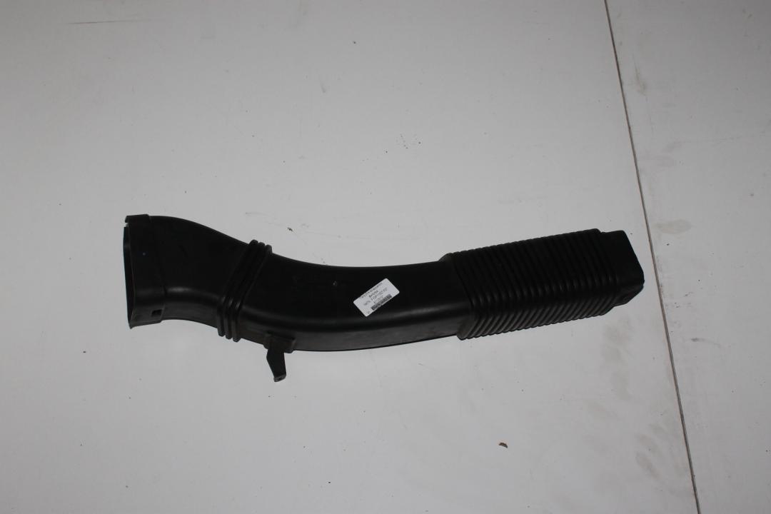 патрубок воздушного фильтра BMW 5 серия F07/F10/F11 2012, 2.0 л., дизель, универсал, 7811597 - фото №1