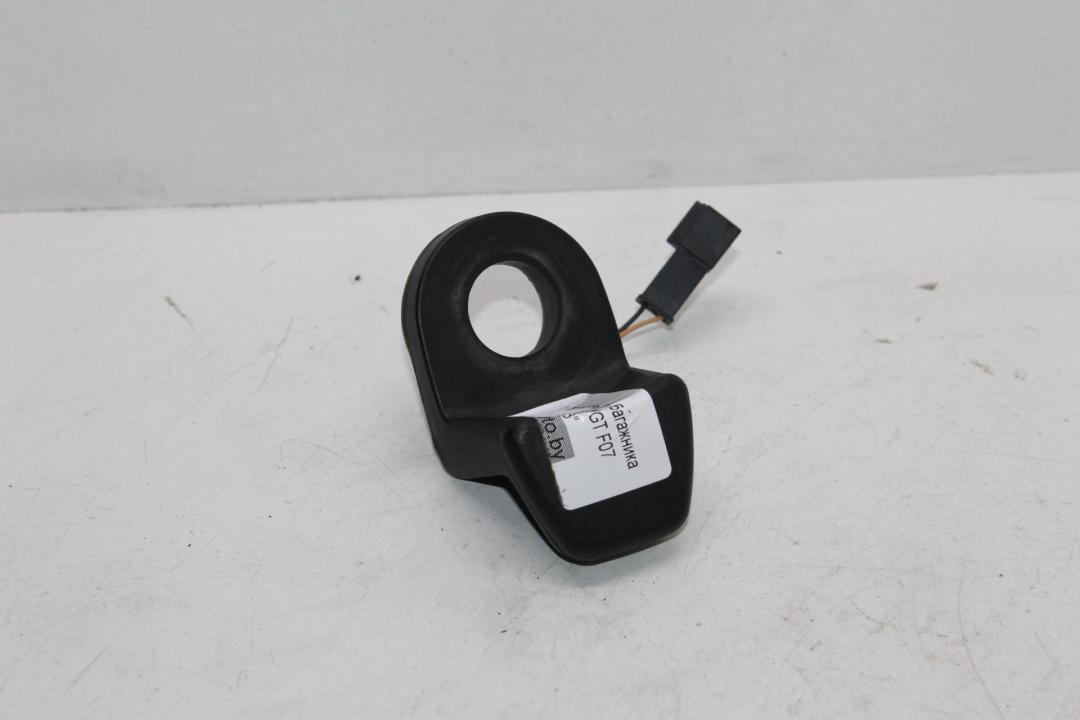 кнопка открытия багажника BMW 5 серия F07/F10/F11 2012, 2.0 л., дизель, универсал, 9253637 - фото №1