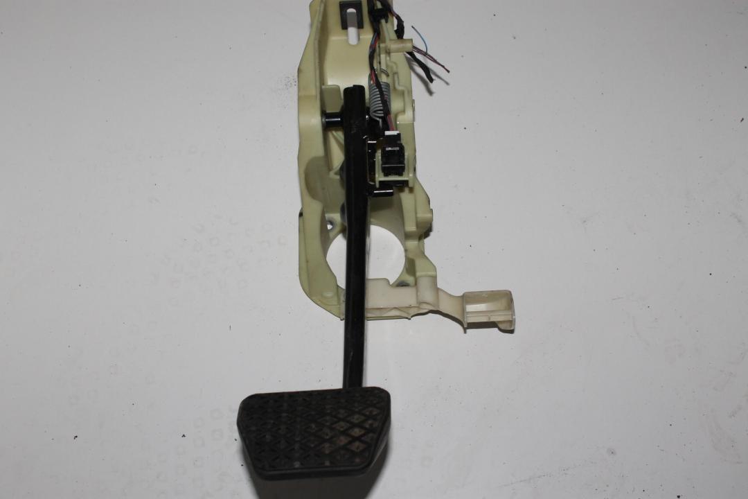 педаль тормоза BMW 5 серия F07/F10/F11 2012, 2.0 л., дизель, универсал, 6782666 - фото №1