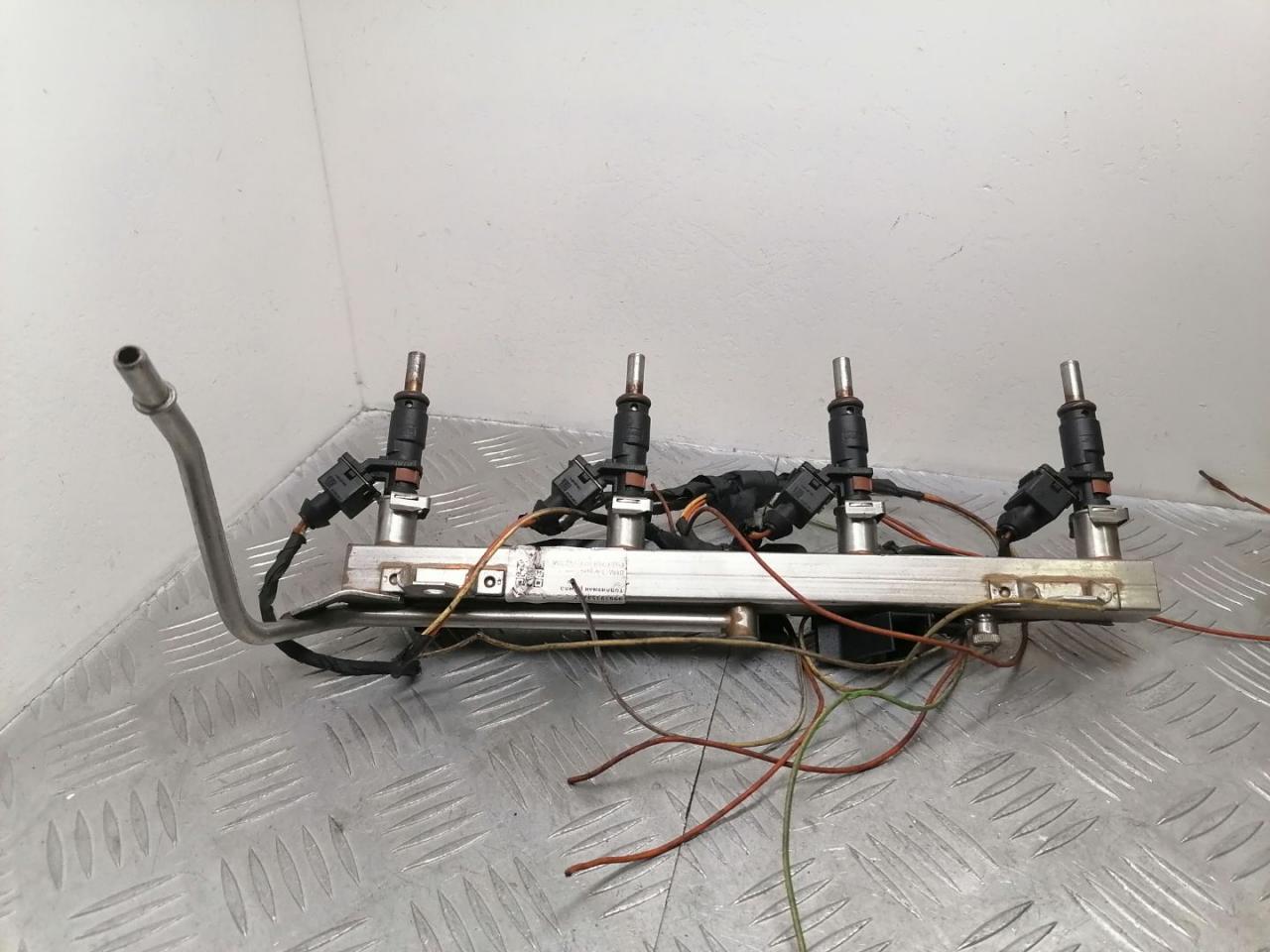 топливная рампа BMW 3 серия E90/E91/E92/E93 2006, 2.0 л., бензин - фото №1