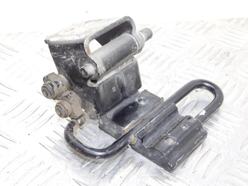 петля двери Audi A4 B7 2006, 3.2 л., AUK, бензин, 6МКПП, черный, универсал, полный привод, 8E0833412 - фото №1