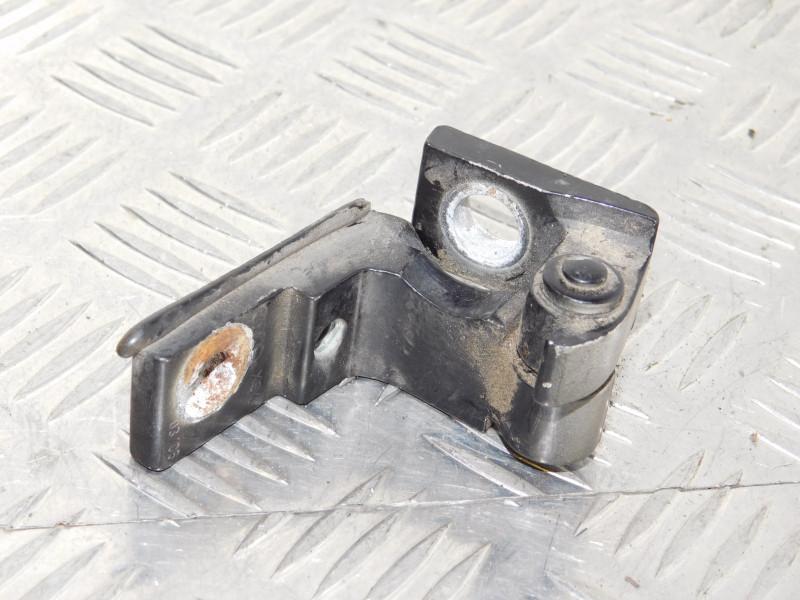 петля двери Audi A4 B7 2006, 3.2 л., AUK, бензин, 6МКПП, черный, универсал, полный привод, 8E0831401 - фото №1