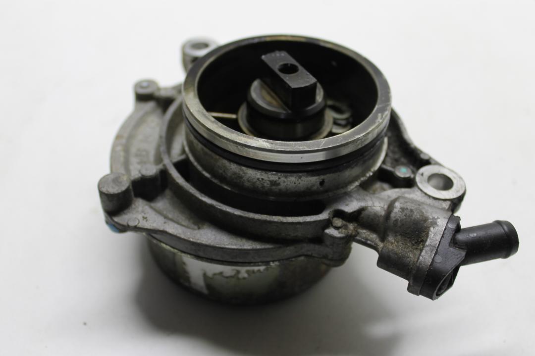 насос вакуумный BMW 3 серия E46 2003, 2.0 л., дизель, седан, 2249939, 11662249939 - фото №1
