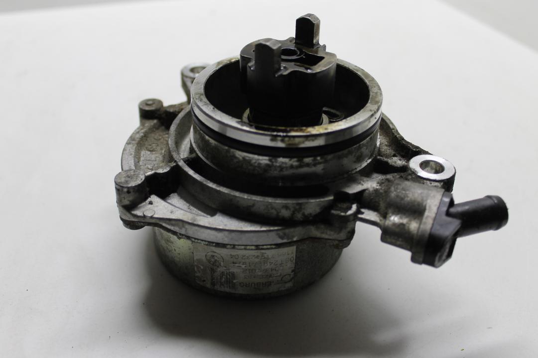 насос вакуумный BMW 3 серия E90/E91/E92/E93 2006, 2.0 л., дизель, седан, 700437012 - фото №1