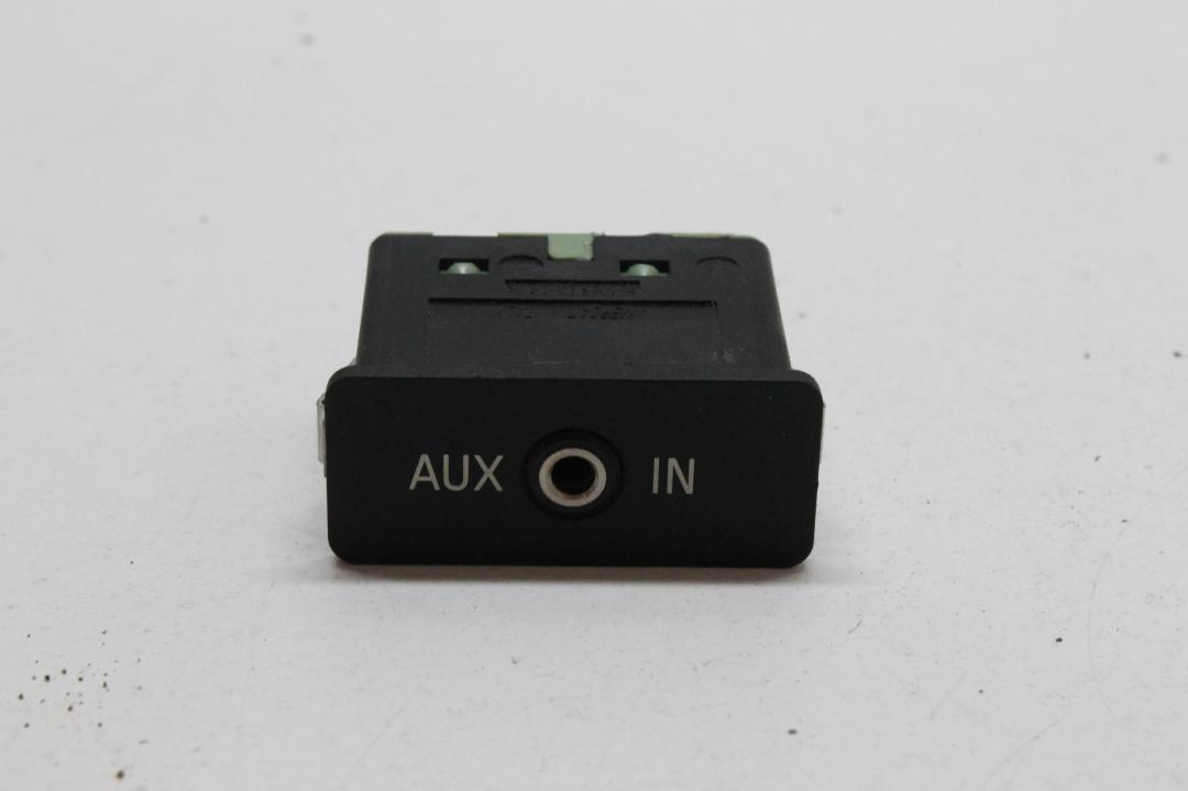 разъем AUX / USB BMW 5 серия E60/E61 2006, 2.0 л., дизель, черный, универсал, 791-01 - фото №1