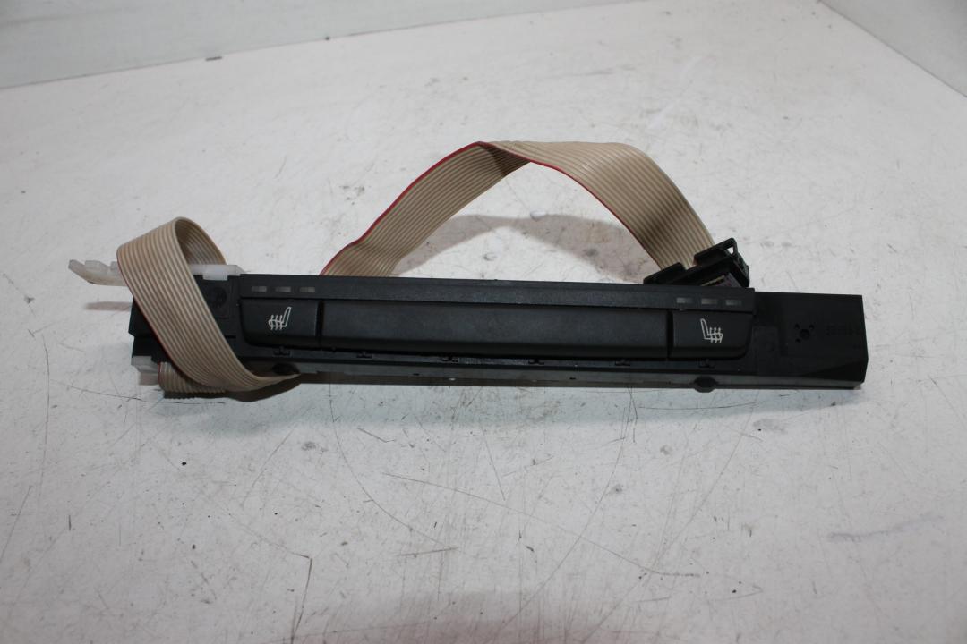 кнопка обогрева сидений BMW 3 серия E90/E91/E92/E93 2007, 3.0 л., дизель, синий, седан, 6962589 - фото №1