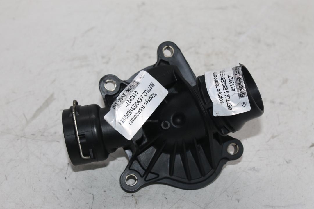 корпус термостата BMW 3 серия E90/E91/E92/E93 2007, 3.0 л., дизель, синий, седан - фото №1