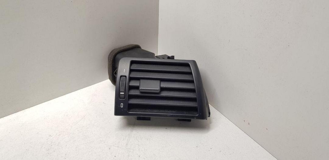 дефлектор обдува салона BMW 3 серия E46 2003, 3.0 л., бензин, серебро, седан, 8361898 - фото №1