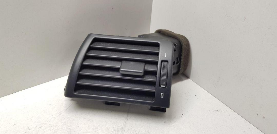 дефлектор обдува салона BMW 3 серия E46 2003, 3.0 л., бензин, серебро, седан, 8361897 - фото №1