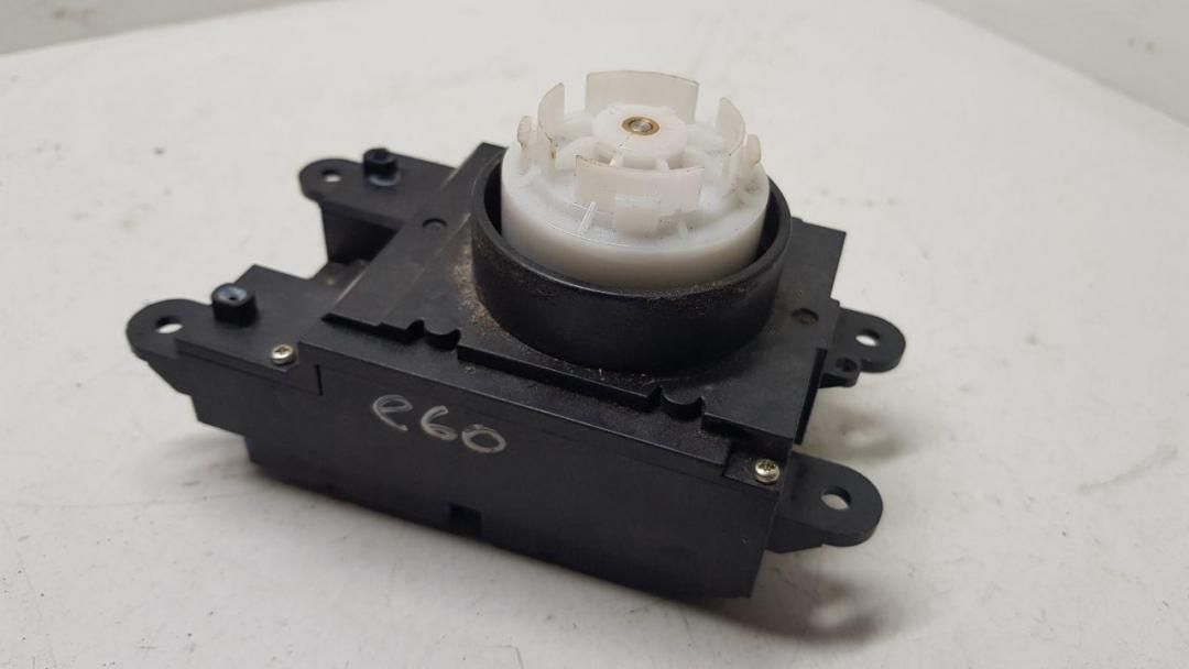 джойстик управления мультимедиа BMW 5 серия E60/E61 2003, 3.0 л., дизель, синий, седан, 6944884 - фото №1