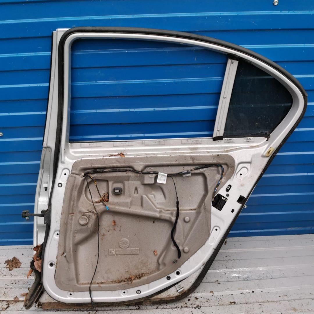 дверь задняя правая BMW 5 серия E60/E61 2005, серебро, седан - фото №1