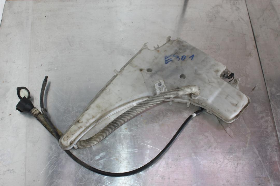 бачок омывателя BMW 3 серия E90/E91/E92/E93 2006, 3.0 л., дизель, серебро, универсал - фото №1
