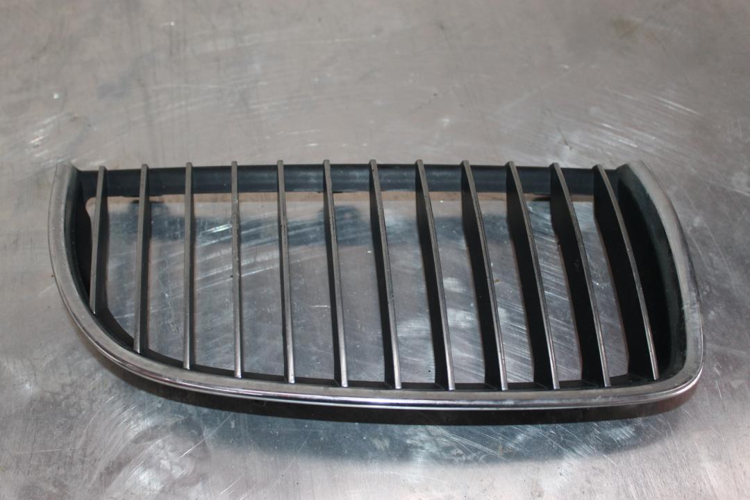 решетка радиатора BMW 3 серия E90/E91/E92/E93 2006, 3.0 л., дизель, серебро, универсал - фото №1