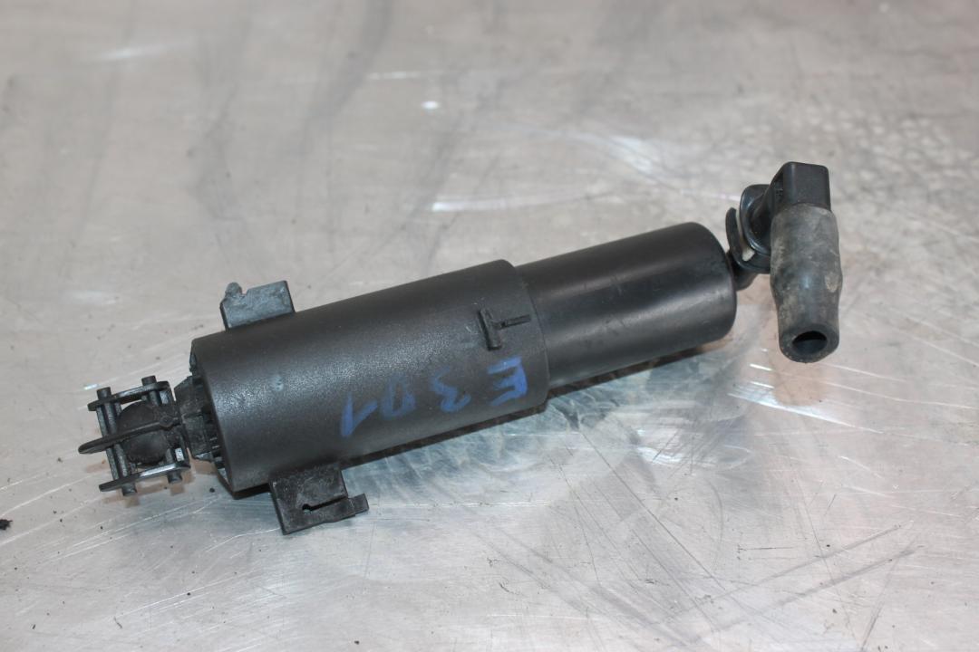 форсунка омывателя фары BMW 3 серия E90/E91/E92/E93 2006, 3.0 л., дизель, серебро, универсал, 7179311 - фото №1