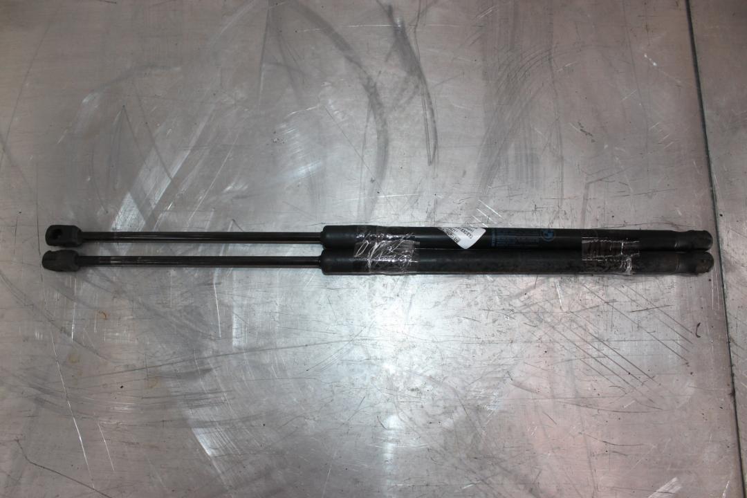 амортизатор крышки багажника (3-5 двери) BMW 3 серия E90/E91/E92/E93 2006, 3.0 л., дизель, серебро, универсал, 7127875 - фото №1