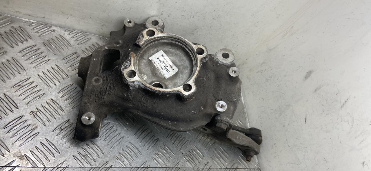 кулак поворотный правый BMW 5 серия E60/E61 2006, 3.5 л., M57D30 (306D4), дизель, АКПП, черный, седан, задний привод, правый руль, 31216760954 - фото №1