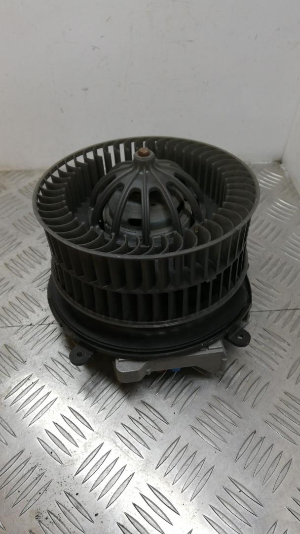 моторчик печки BMW 7 серия E65/E66/E67 2004, 3.0 л., M57 D30 (306D2), дизель, АКПП, серебро, седан, задний привод, правый руль, 64116913402 - фото №1