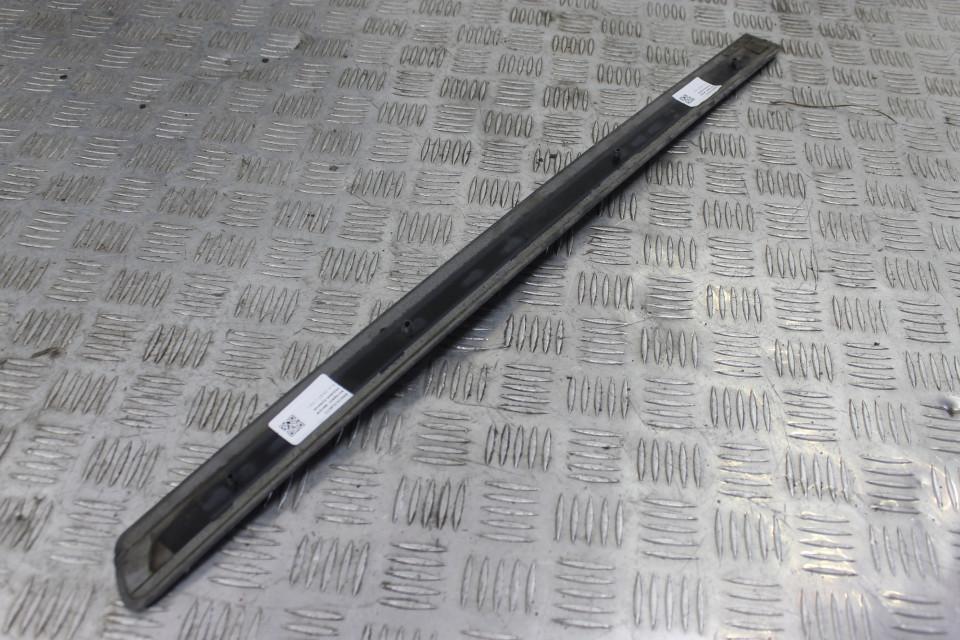молдинг двери задней правой Audi A4 B7 2006, 3.2 л., AUK, бензин, 6МКПП, черный, универсал, полный привод, 8E0853964 - фото №1