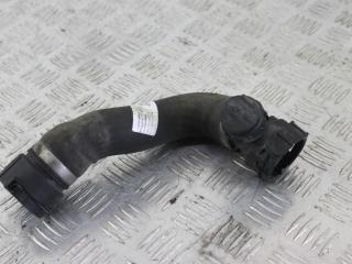 патрубок радиатора BMW X5 E70 [рестайлинг] 2012, 3.0 л., N57 D30 A, дизель, АКПП, black sapphire metallic (475), внедорожник 5 дв., полный привод, 17127808078