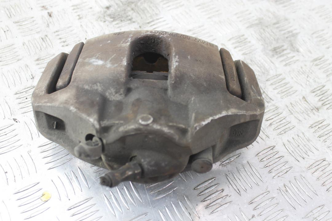 суппорт передний правый BMW 5 серия E60/E61 2004, 2.2 л., M54 B22 (226S1), бензин, АКПП, titansilber metallic (354), седан, 34116753660 - фото №1