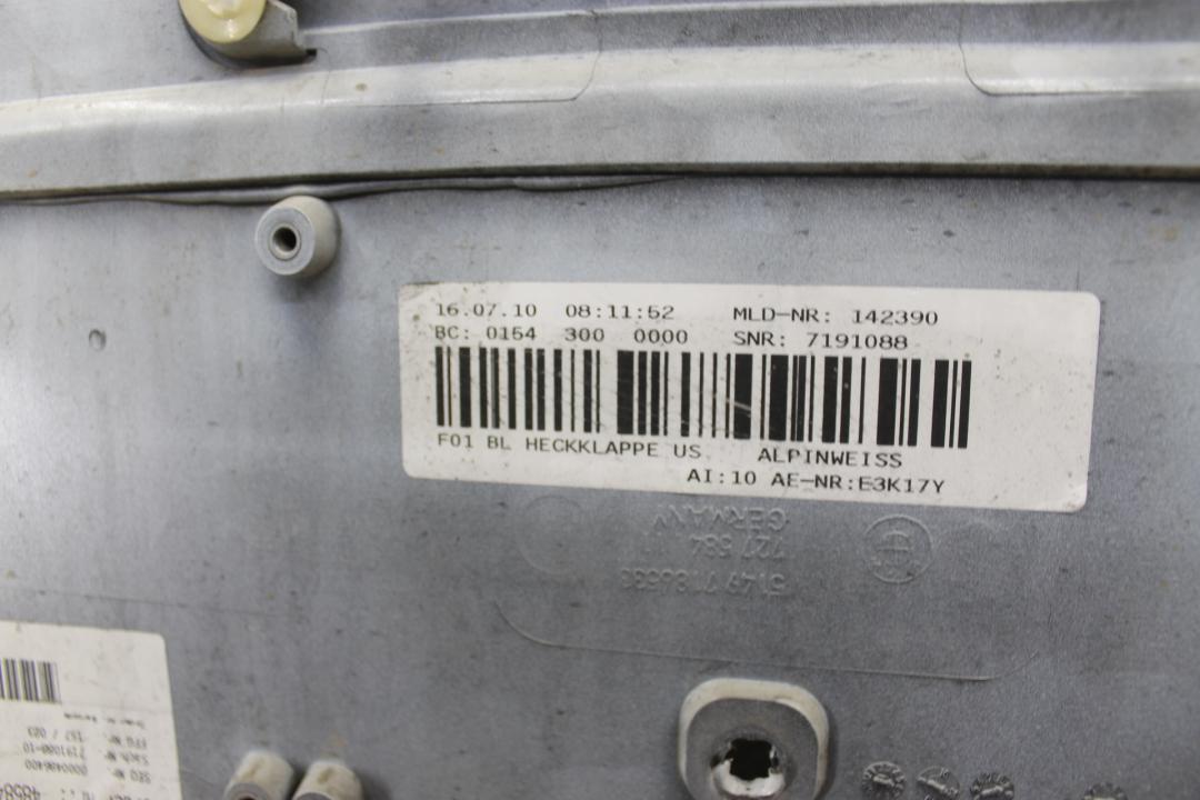 накладка двери (крышки) багажника BMW 7 серия F01/F02 F01 2011, 4.4 л., N63 B44 A, бензин, АКПП, седан, задний привод, 51497205775 - фото №1