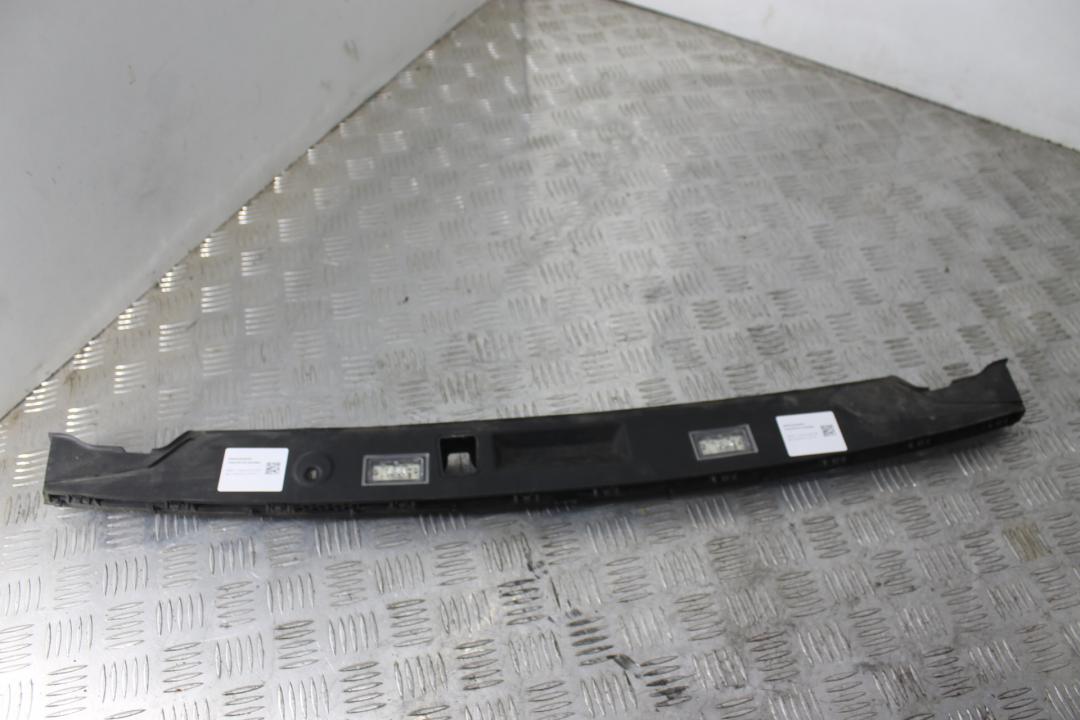 подсветка номера BMW 7 серия F01/F02 F01 2011, 4.4 л., N63 B44 A, бензин, АКПП, седан, задний привод, 51137200035 - фото №1