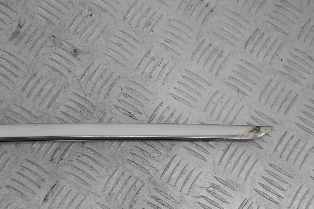 молдинг стекла BMW 7 серия F01/F02 F02 2012, 4.4 л., N63 B44 A, бензин, black sapphire metallic (475), полный привод, 51337177948 - фото №1