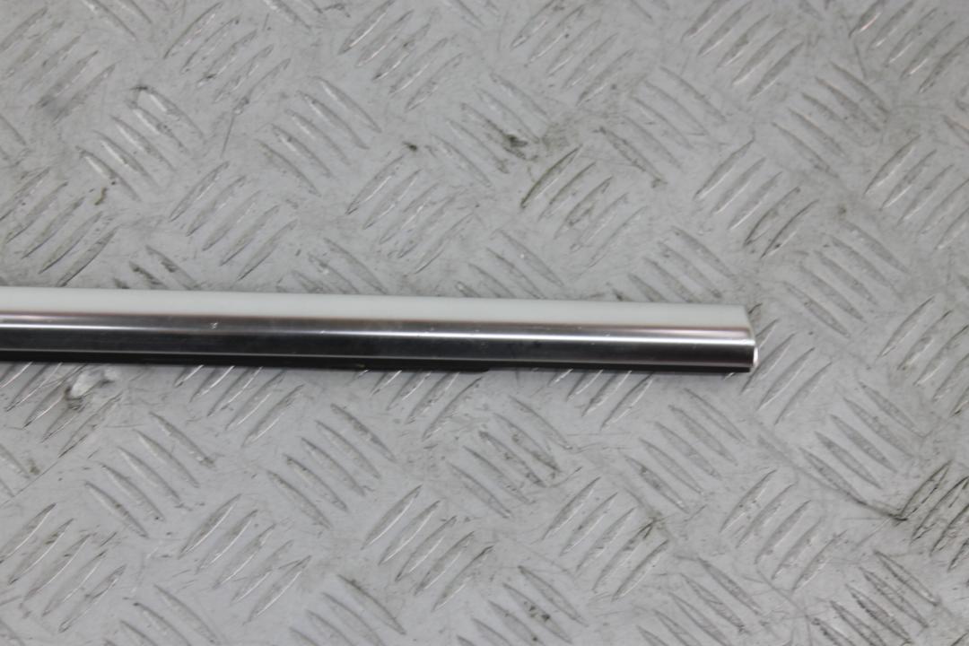 молдинг двери передней правой BMW 7 серия F01/F02 F02 2012, 4.4 л., N63 B44 A, бензин, black sapphire metallic (475), полный привод, 51337178002 - фото №1