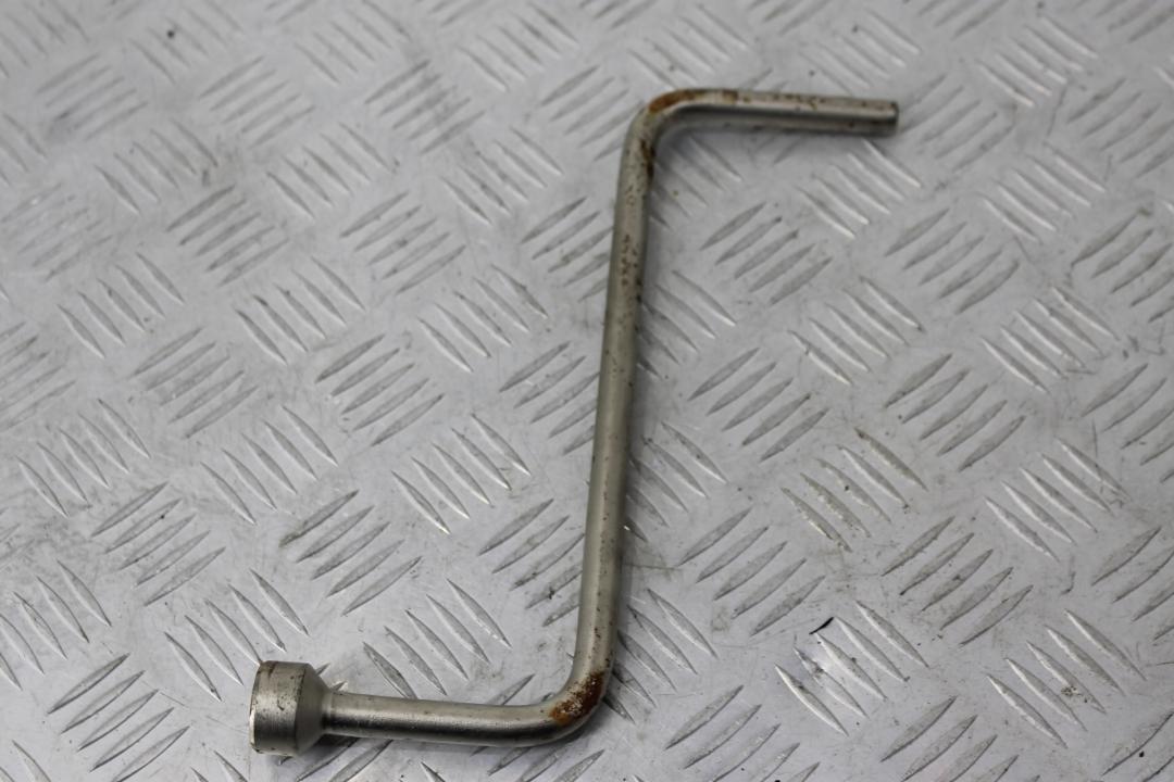 ключ колесный (балонный) BMW 5 серия E60/E61 2004, 2.2 л., M54 B22 (226S1), бензин, АКПП, titansilber metallic (354), седан, 71121179953 - фото №1