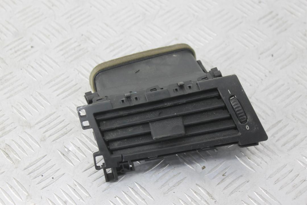 дефлектор обдува салона BMW 5 серия E60/E61 2004, 2.2 л., M54 B22 (226S1), бензин, АКПП, titansilber metallic (354), седан, 64226910732 - фото №1