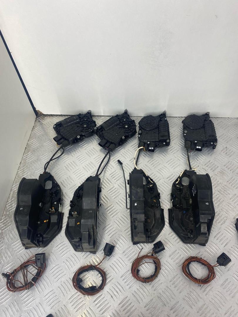 замок двери BMW 7 серия F01/F02 F02 2012, 4.4 л., N63 B44 A, бензин, black sapphire metallic (475), полный привод, 51217185692, 51227185688, 51217185689, 51227185687 - фото №1