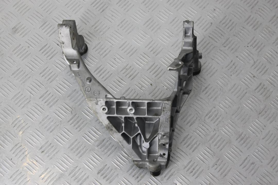 кронштейн (крепление) BMW 7 серия F01/F02 F01 2011, 4.4 л., N63 B44 A, бензин, АКПП, седан, задний привод, 2021071, 6140829 - фото №1