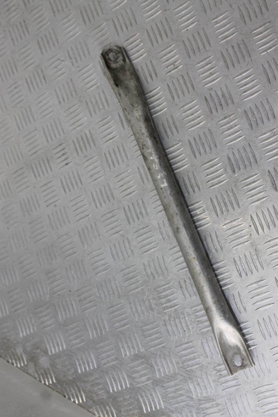 кронштейн передней панели (телевизора) BMW 7 серия F01/F02 F01 2011, 4.4 л., N63 B44 A, бензин, АКПП, седан, задний привод, 51717180315, 7180315 - фото №1