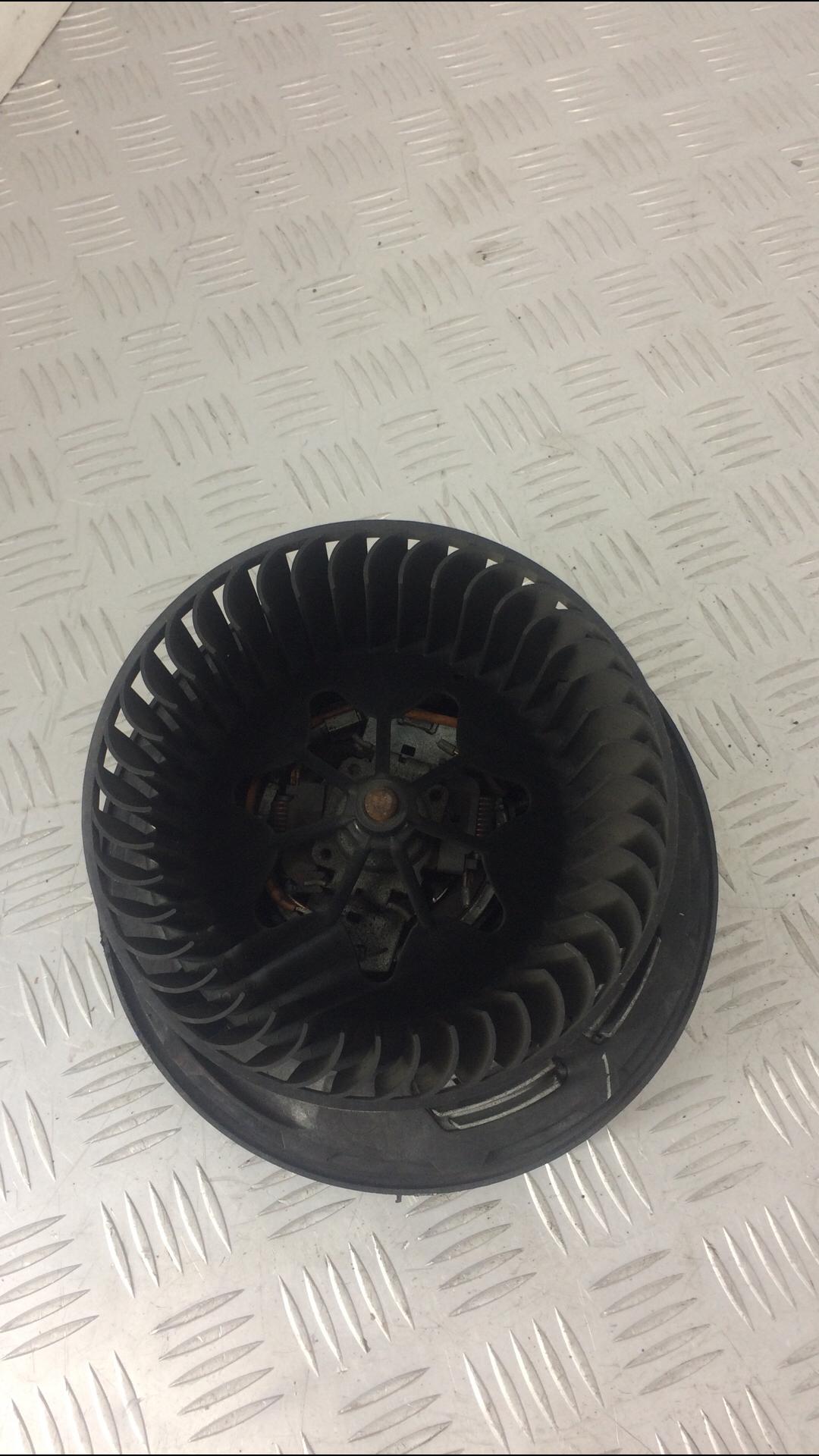 моторчик печки BMW 3 серия E90/E91/E92/E93 E92 2007, 3.0 л., M57 D30 (306D5), дизель, АКПП, купе, задний привод, правый руль, 64116933664, 6933664 - фото №1