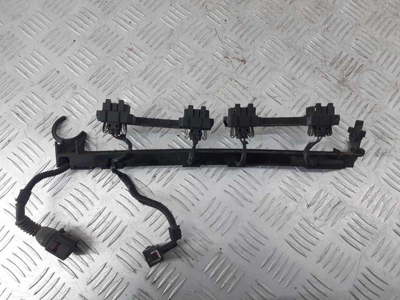 проводка Volkswagen Golf GTI 6 поколение 2011, 2.0 л., бензин, АКПП, синий, хетчбэк 3 дв., передний привод, 06A971824S - фото №1