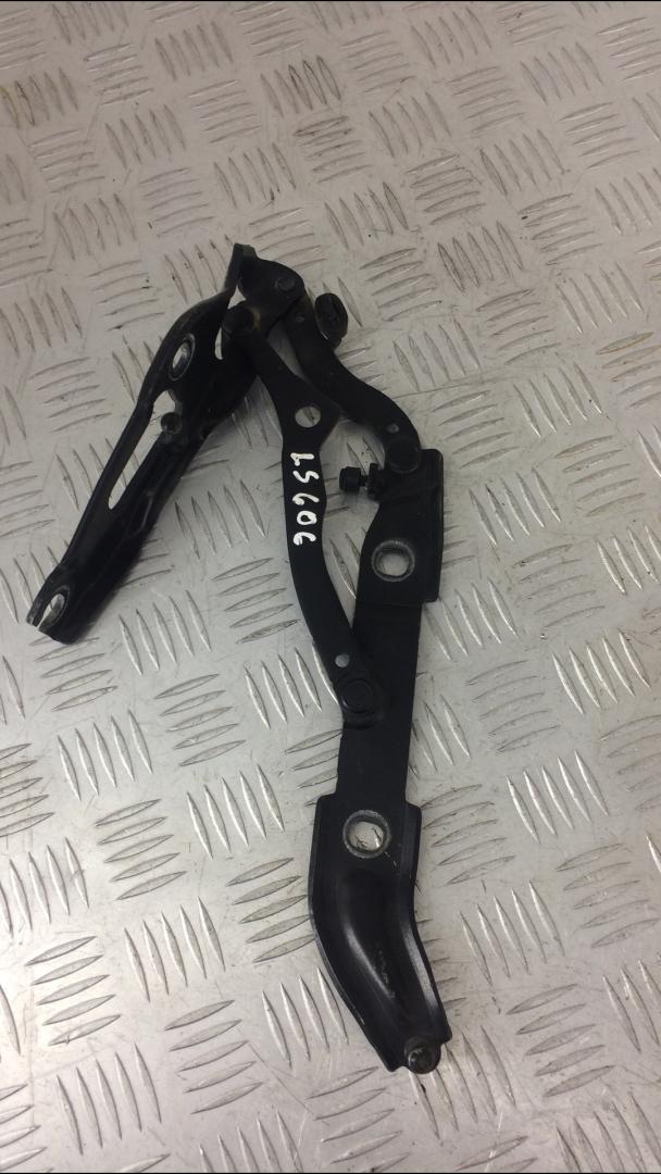 петля капота левая BMW 3 серия E90/E91/E92/E93 E92 2007, 3.0 л., M57 D30 (306D5), дизель, АКПП, купе, задний привод, правый руль, 7060627, 41627210675 - фото №1