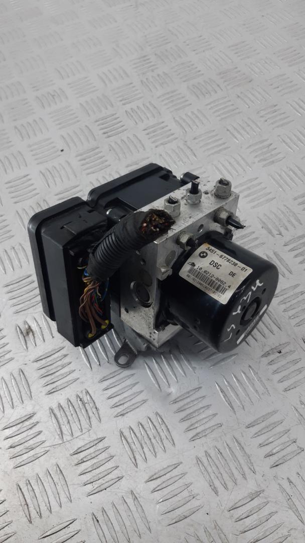блок ABS BMW 3 серия E90/E91/E92/E93 2007, 3.0 л., M57 D30 (306D3), дизель, МКПП, серебро, универсал, задний привод, правый руль, 6778238, 34512460433 - фото №1