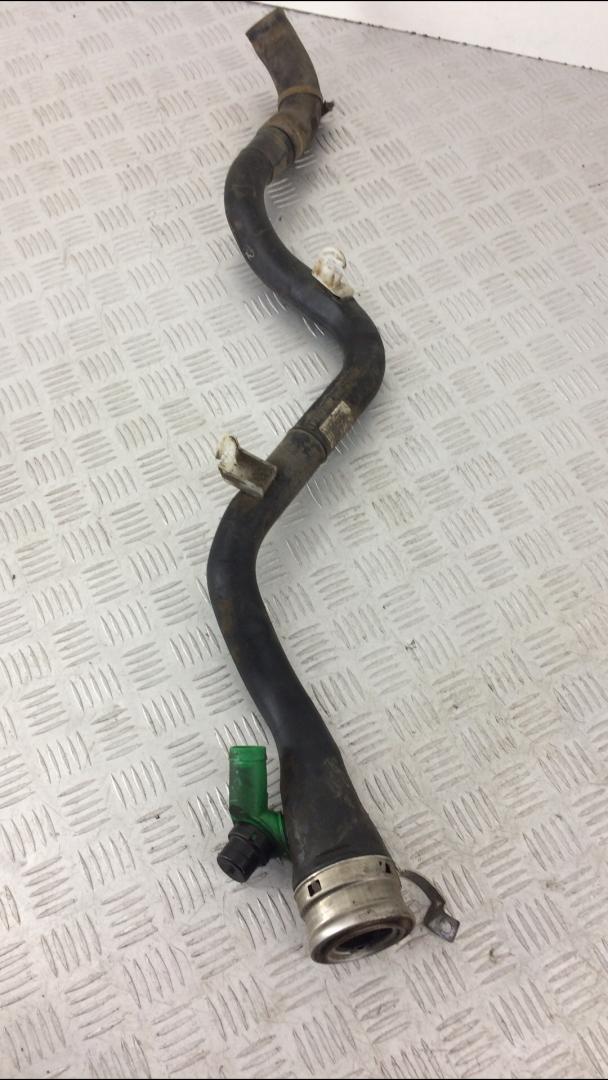 горловина топливного бака BMW 3 серия E90/E91/E92/E93 2007, 3.0 л., M57 D30 (306D3), дизель, МКПП, серебро, универсал, задний привод, правый руль, 16117203753 - фото №1