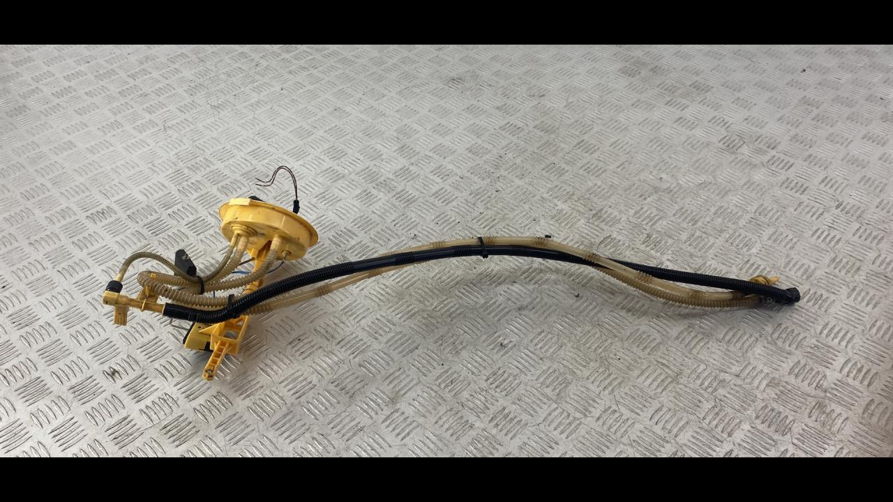 датчик уровня топлива BMW 3 серия E90/E91/E92/E93 2007, 3.0 л., M57 D30 (306D3), дизель, МКПП, серебро, универсал, задний привод, правый руль, 16117159160 - фото №1