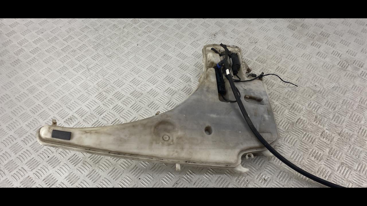 бачок омывателя BMW 3 серия E90/E91/E92/E93 2007, 3.0 л., M57 D30 (306D3), дизель, МКПП, серебро, универсал, задний привод, правый руль, 61667238666 - фото №1